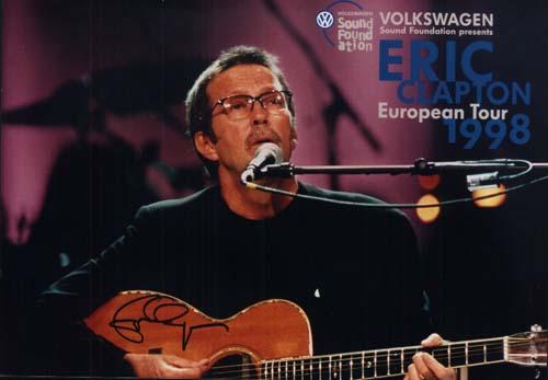 clapton01.jpg - Eric Patrick Clapton CBE (* 30. März 1945 in Ripley, England; Spitzname: Slowhand) ist ein englischer Blues- und Rock-Gitarrist. Er ist mehrfacher Grammygewinner und Mitglied der „Rock and Roll Hall of Fame“. Clapton prägte die Entwicklung des Bluesrocks seit den 1960er-Jahren wesentlich mit und gilt als einer der bedeutendsten Gitarristen. ca. 21 x 15 Original Pressefoto 55 €